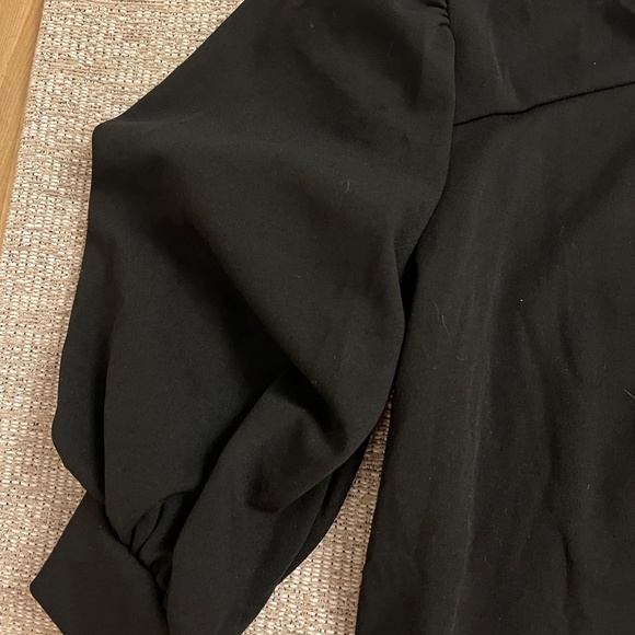 Wrapper black bell sleeve blouse - Picture 5 of 6